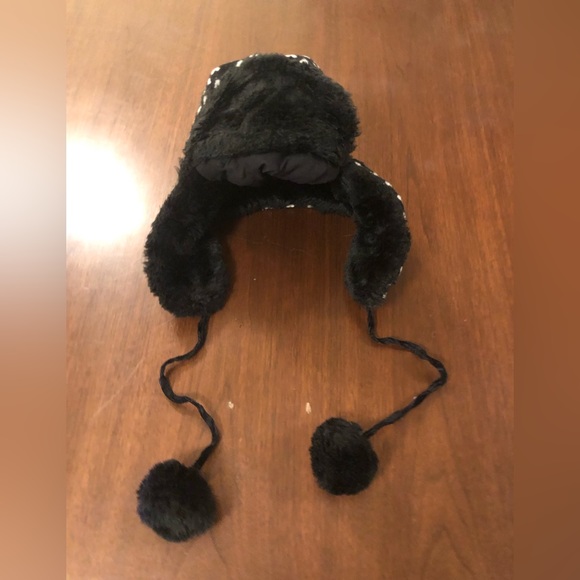 Kids Black & White Heart Pattern Winter Tapper Hat - Picture 2 of 5